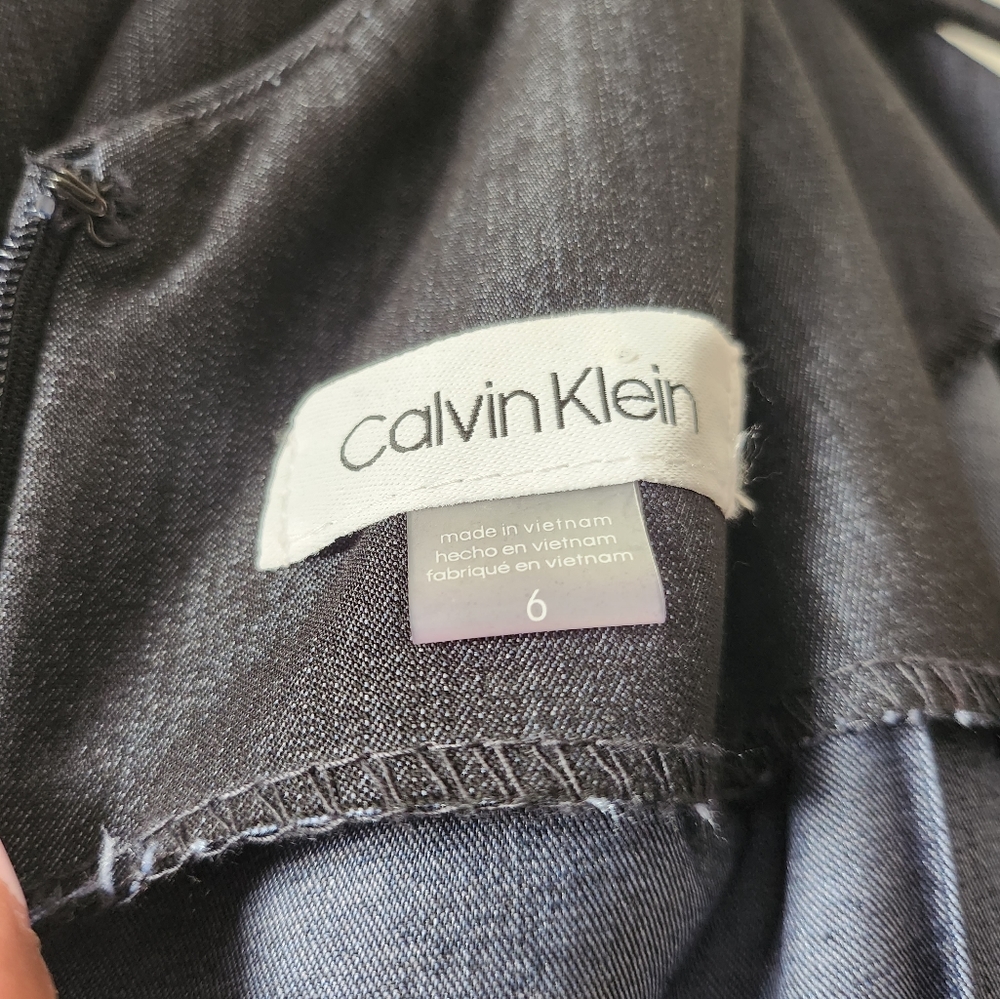 Calvin Klein - Picture 2 of 4